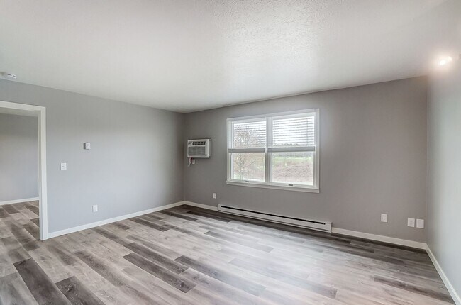 Chardon Place Apartments and Townhomes