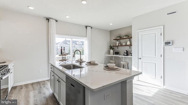 Photo - 277 Macoun Way