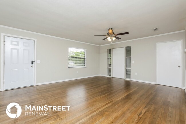 221 Edwards Ave