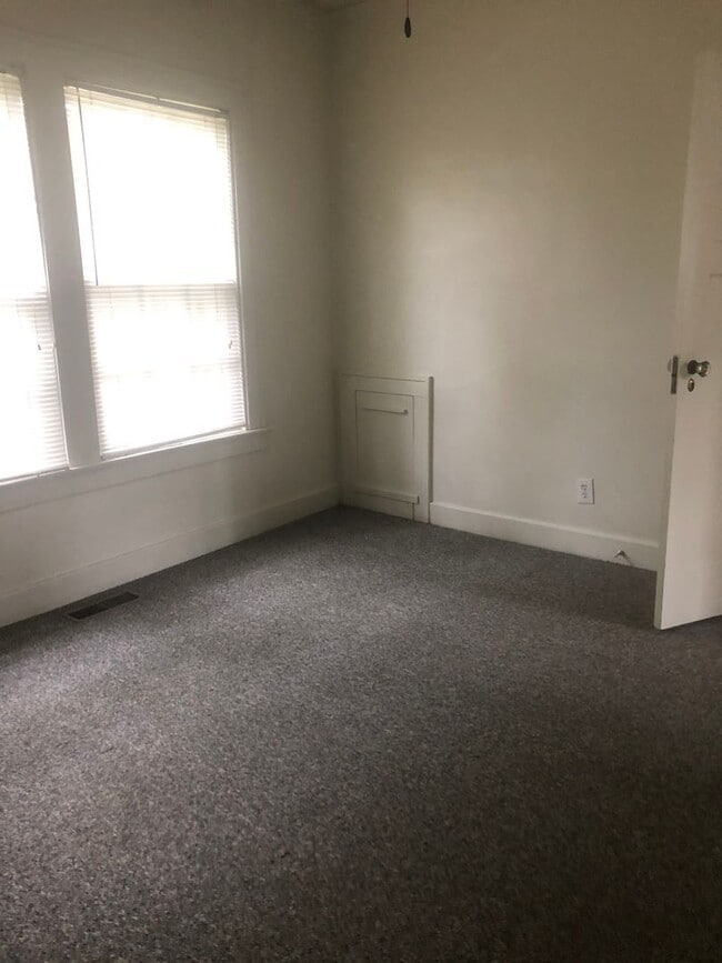 Photo - 0111 E Cottage Grove Avenue Unit #B