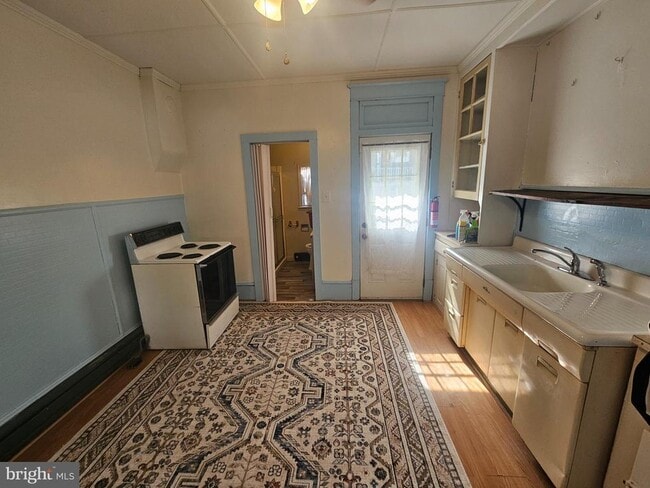 Photo - 330 W South St