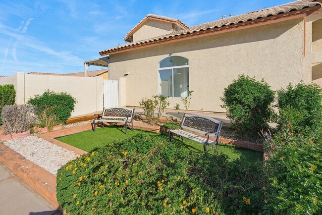 Photo - 288 S Jesse St