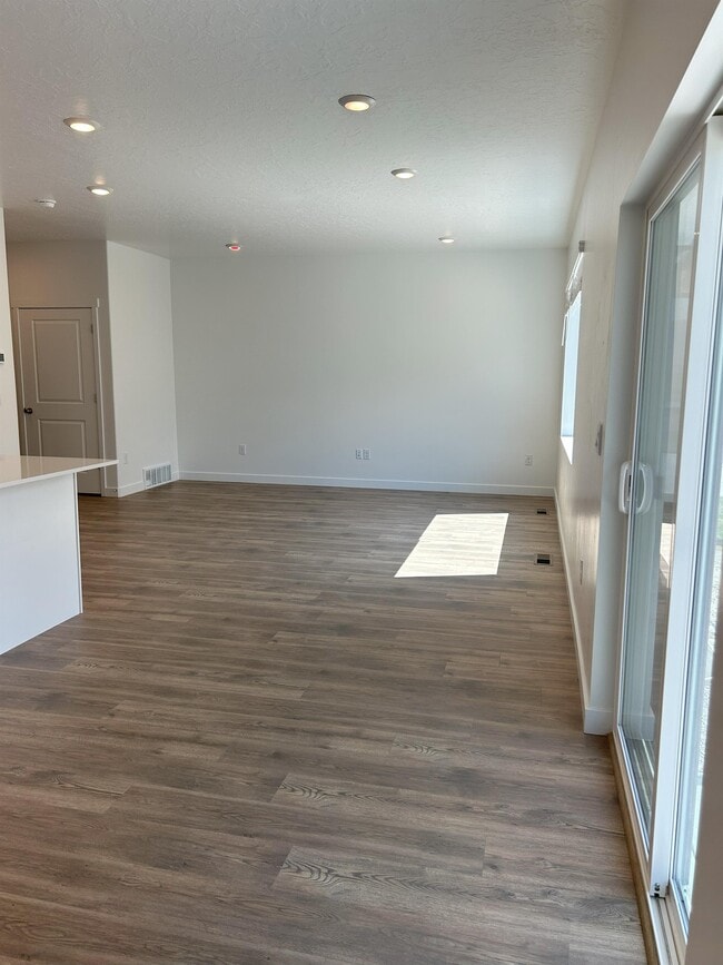 Photo - 613 N Pear Dr