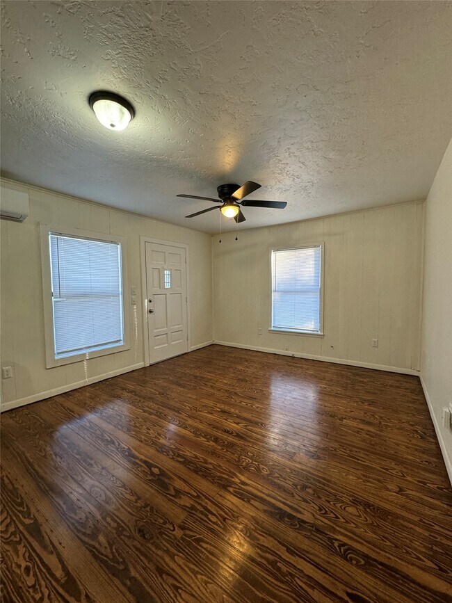 Photo - 100 Barnard St