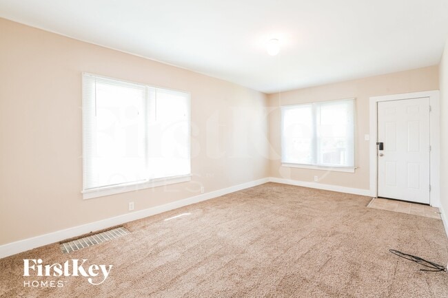 Photo - 410 Bangs St