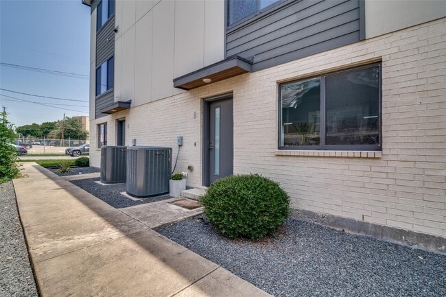 Photo - Prime Lower Greenville location with an open floorplan!