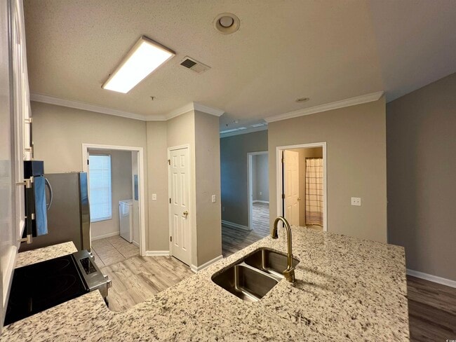 Building Photo - 5834 Longwood Dr