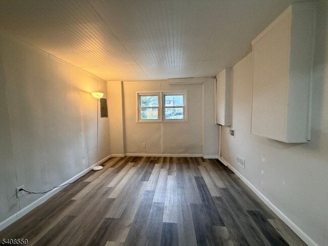 Photo - 260 Everett Rd