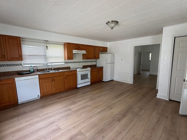Photo - 308 S Lillian Ave