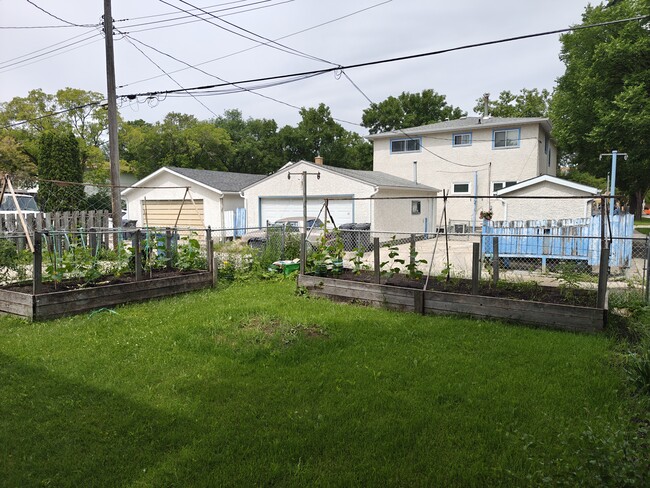 Photo - 967 Carter Av