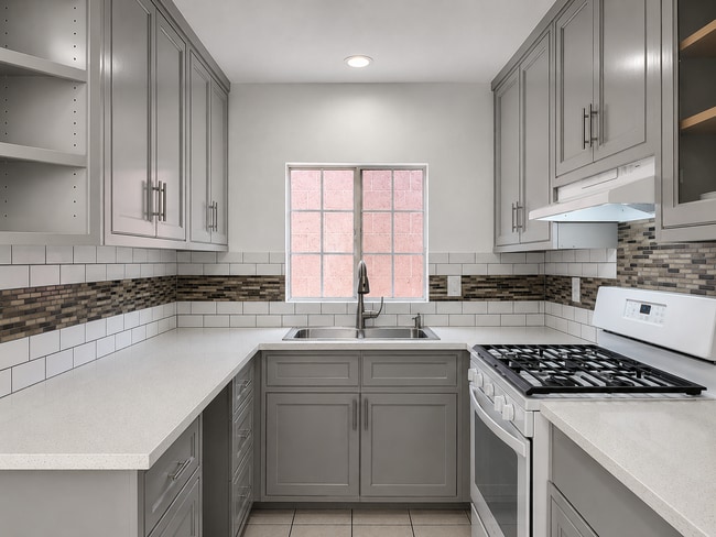 Building Photo - 4522-24 Unit 4524
