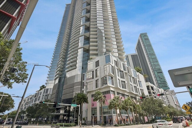 Building Photo - 851 NE 1st Ave Unit 1711