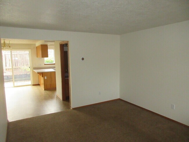 Photo - Two Bedroom Duplex in South Salem Apartamento Unidad 5086