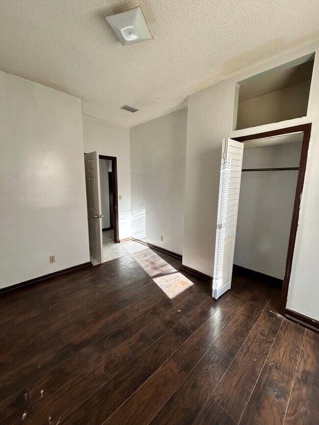 Photo - 1815 W 11th St