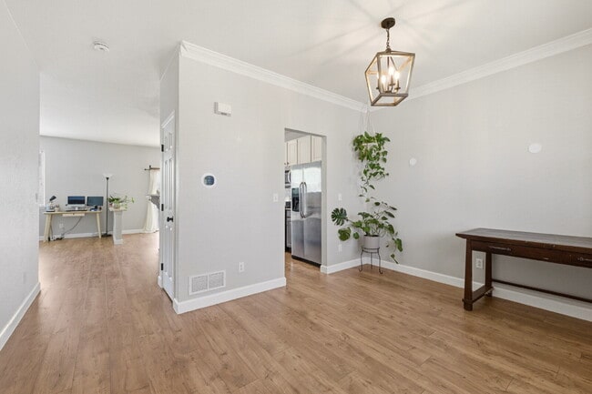 Photo - Beautiful Aurora Home - 4 Bedroom, 3 Bathrooms in Excellent Condition!