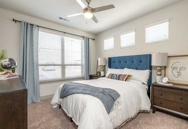 Photo - Olympus Hudson Oaks