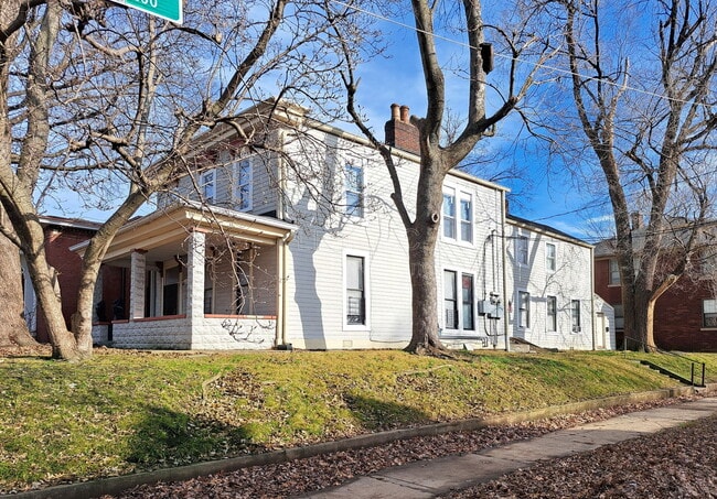 Building Photo - 1123 S Brook St Unit 4