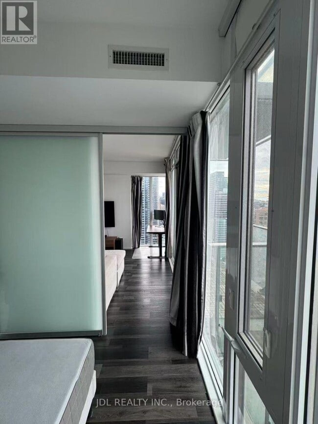 Photo - 75 St Nicholas St Unité 2905