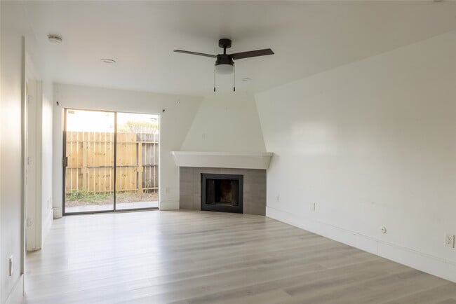 Building Photo - 10075 Westpark Dr Unit 72