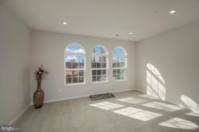 Photo - 7977 Independence Dr