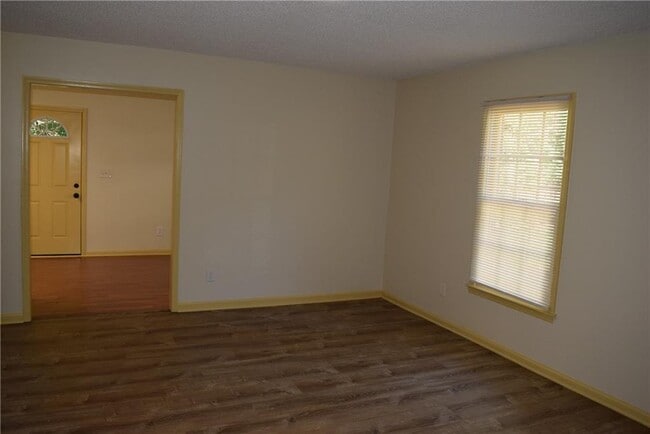 Photo - 475 Holly Ridge Dr NW