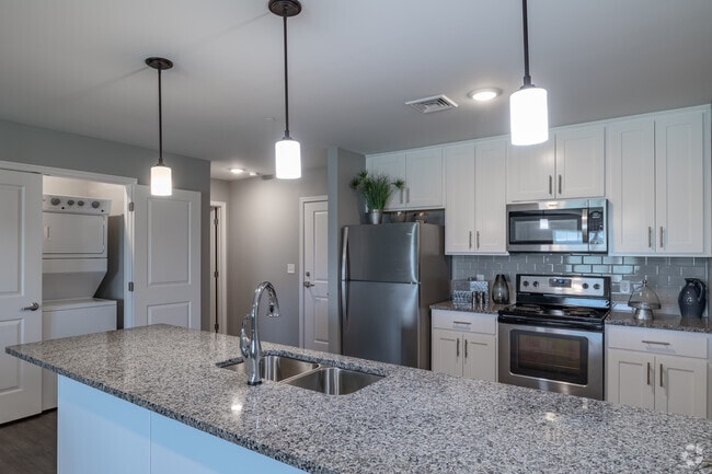 Model Apt - Hickory (2 bed/2 bath) - Kitchen