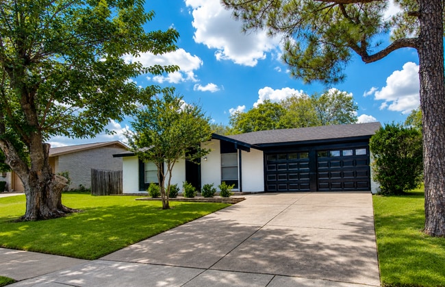 Building Photo - 2718 Ozark Dr