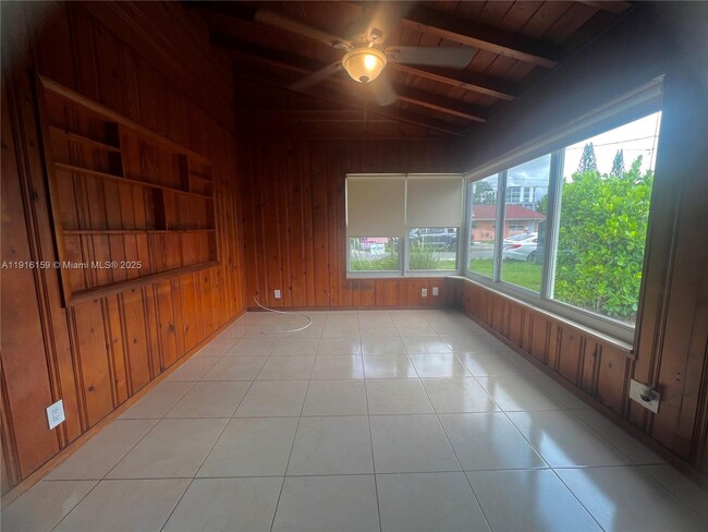 Photo - 206 SE 10th St Apartment Unit 1