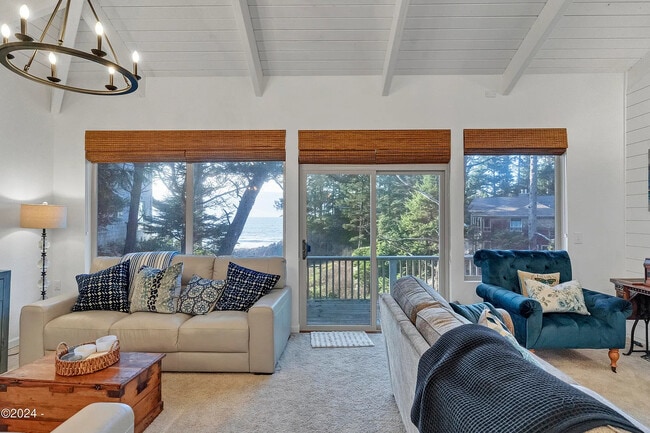 Photo - 335 SW Midden Reach