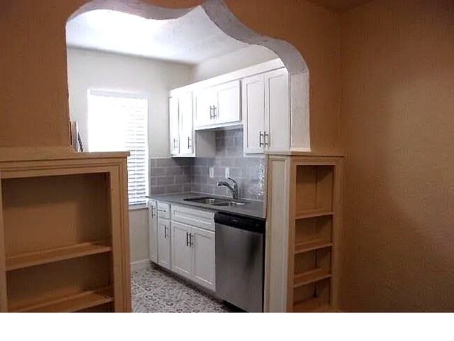 Photo - Charming Gatewood Apartment | Walk to the Plaza District Unit 1718-1