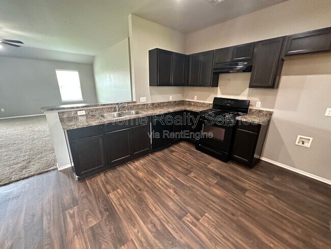 Photo - 1933 Autumn Way