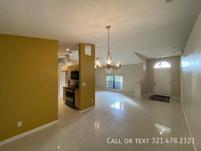 Photo - 611 Americana Blvd NE