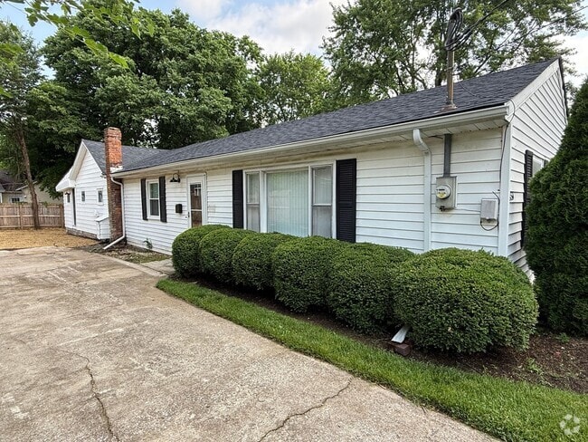 Building Photo - Newly Renovated Just For You! Rental