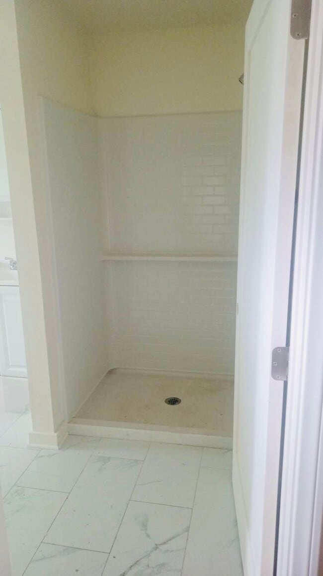 Photo - 690 W 8th St