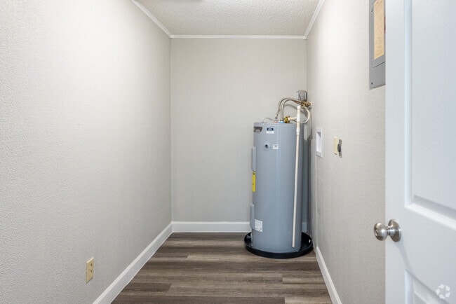 1 BR, 1 BA - 576SF - Heronwood Apartments