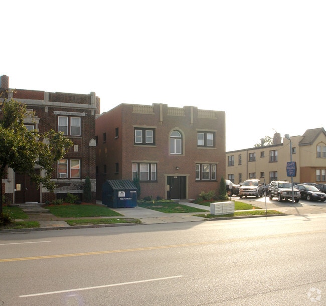 2421 Delaware Ave