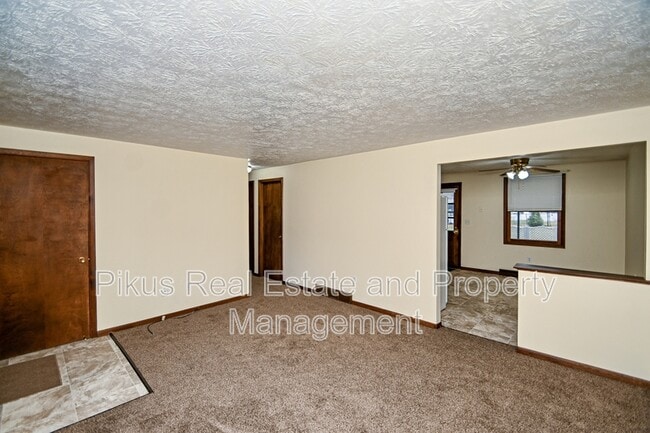 Photo - 1618 Clearbrook Rd NW