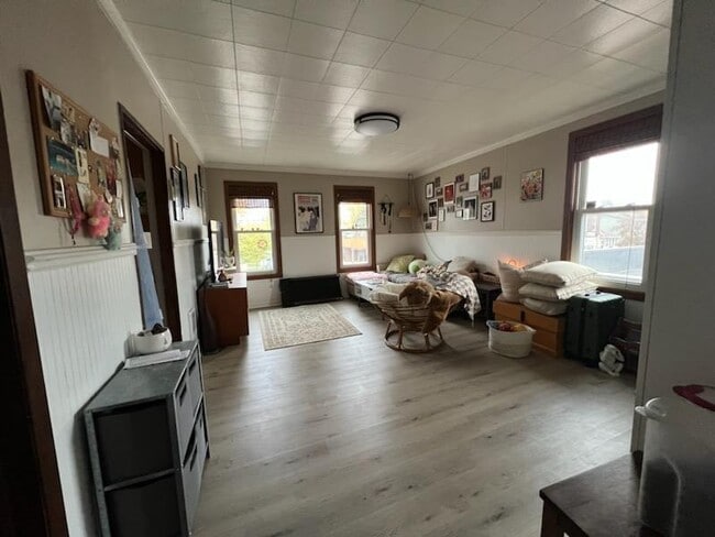 Photo - 915 W 5th St Unit Apt 1