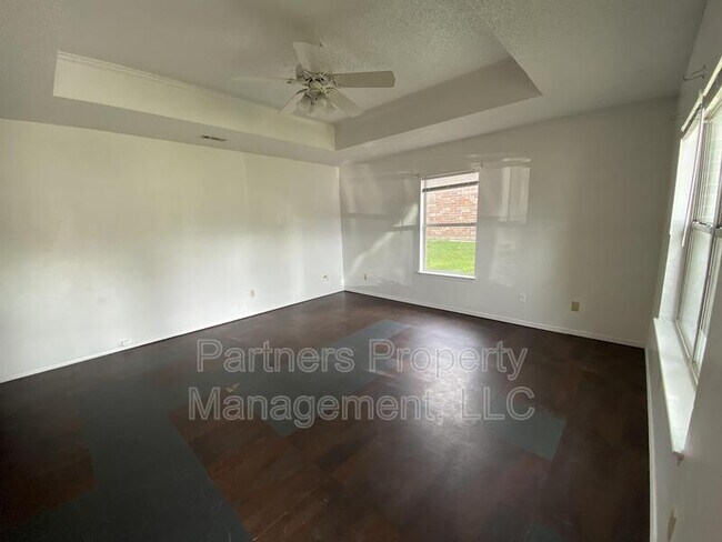 Photo - 5706 Sara St