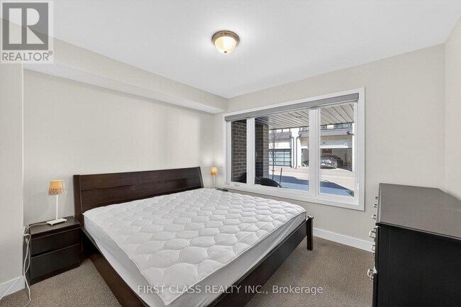 Photo - 34 Credit Ln