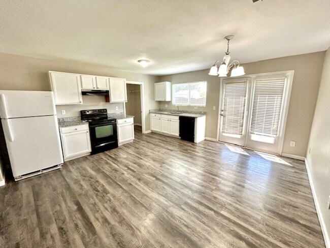 228 Dormont Dr NE