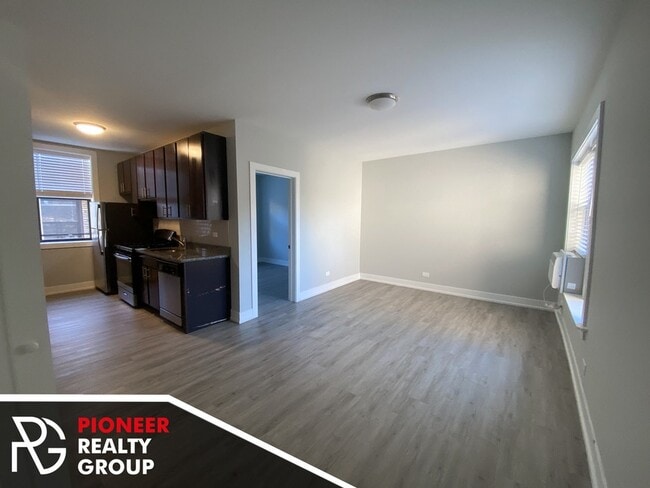 Photo - 715 W Brompton Ave Unit 3