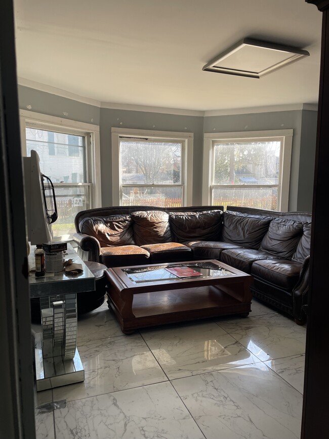 Building Photo - 301 Riverside Ave Unit FirstFloorFront