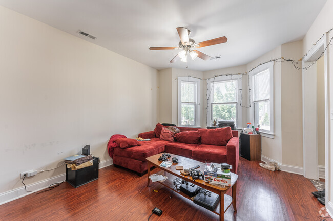 Building Photo - 2911 N Ridgeway Ave Unit 2F Rental
