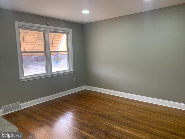 Building Photo - 1718 Redwood Ave Rental