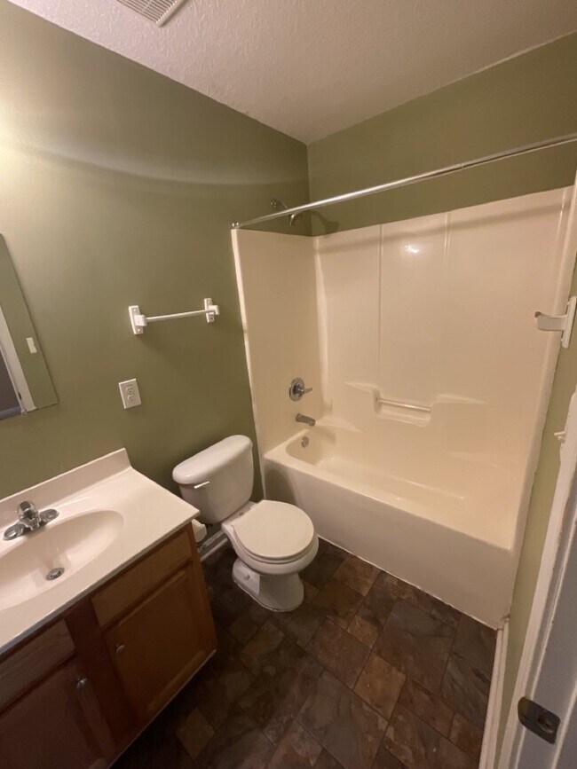 Photo - 206 Angus Ln