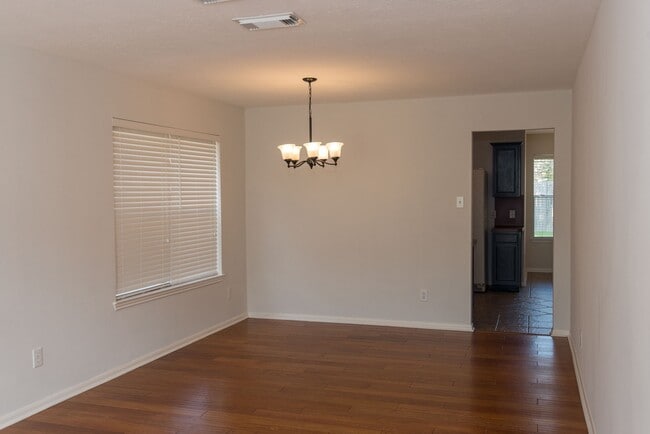 Photo - 2207 Ames St
