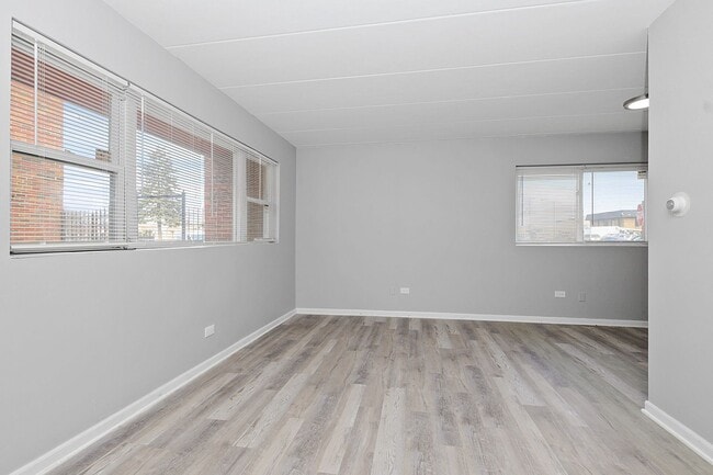 Photo - 7806-7812 S Troy