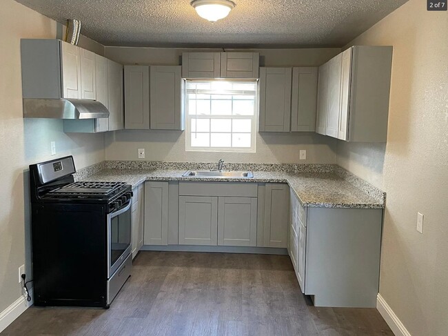 Photo - 809 Marion St