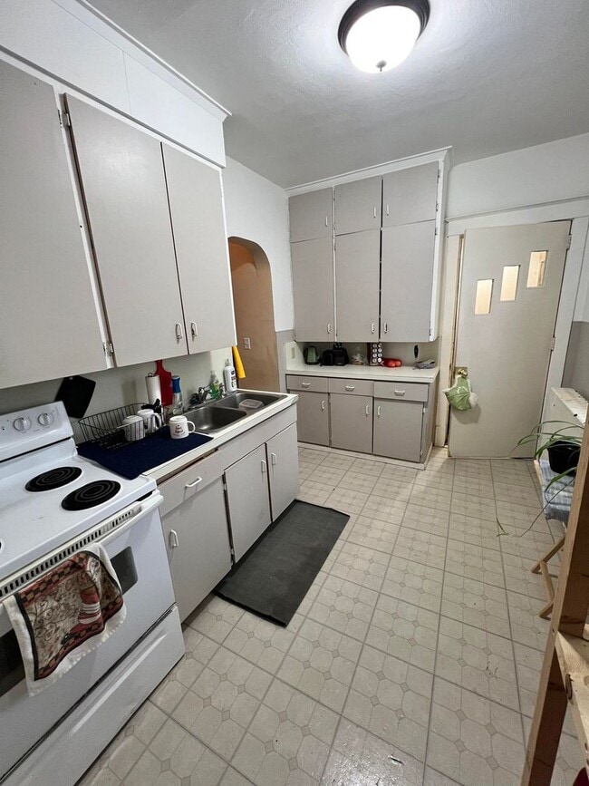 Photo - 420 W Arrowhead Rd